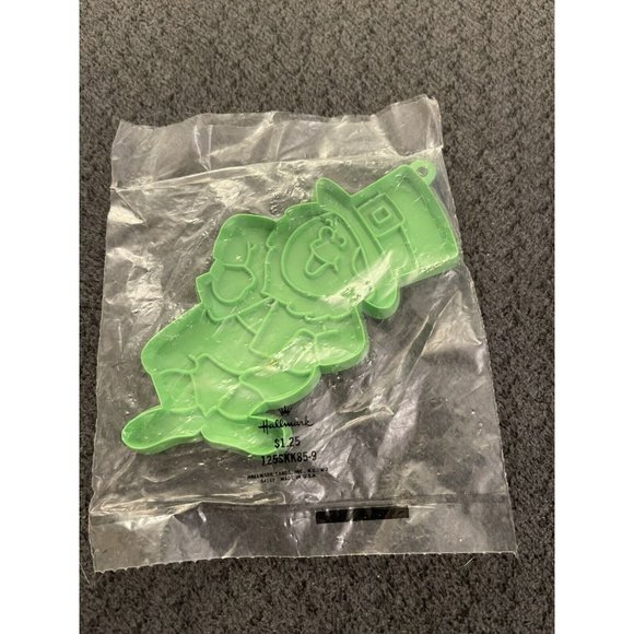 New Hallmark Cookie Cutter Leprechaun Dancing D12 - Picture 2 of 2